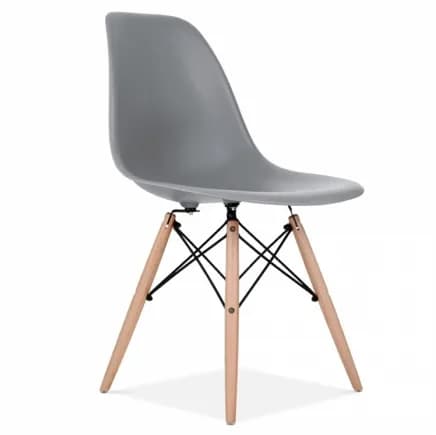 Grauer Design-Stuhl mit Holzbeinen und Metallverstrebung
